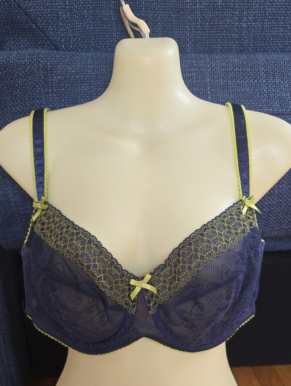 Fayreform Elegant Navy Lace Underwire Bra with Lime Trim Size 40D